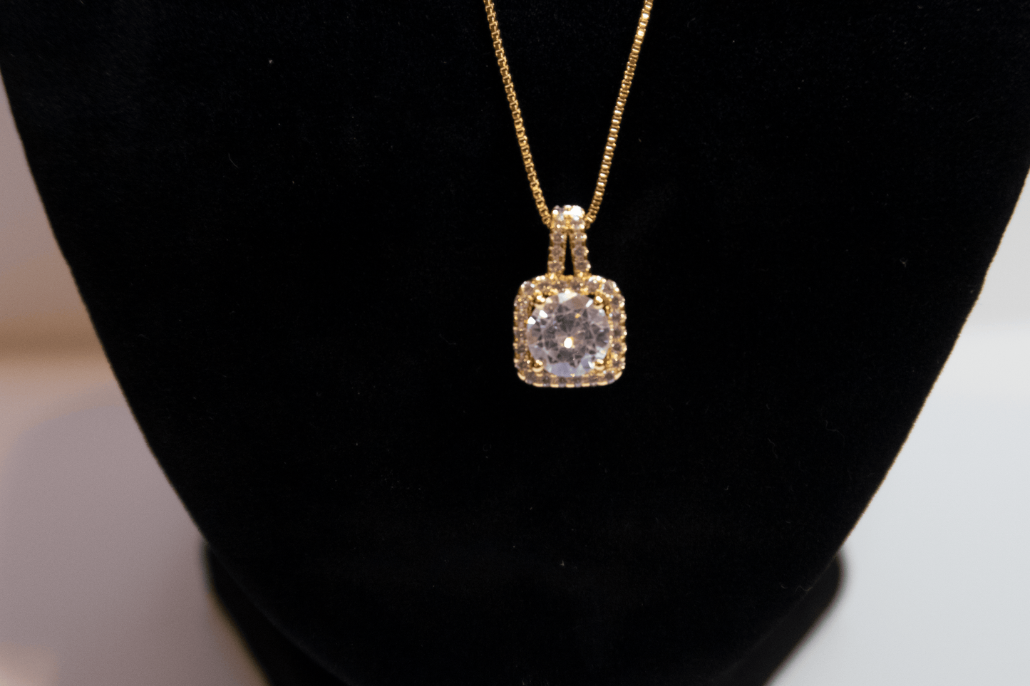 Diva Pendant Necklace